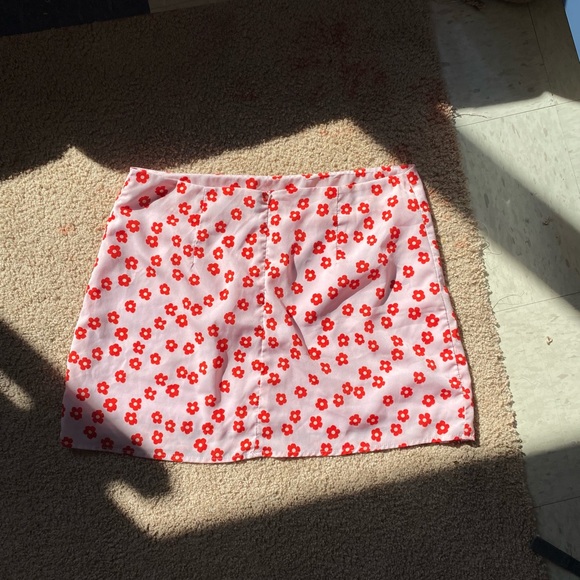 Light pink mini skirt with pink flowers 🌸 - Picture 2 of 6